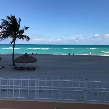 Sahara Beach Club Sunny Isles Beach Exterior photo