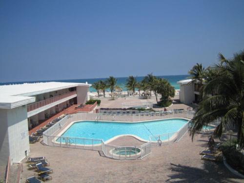 Sahara Beach Club Sunny Isles Beach Exterior photo